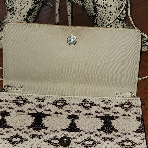 Booties and handbag - Picture 7 of 8